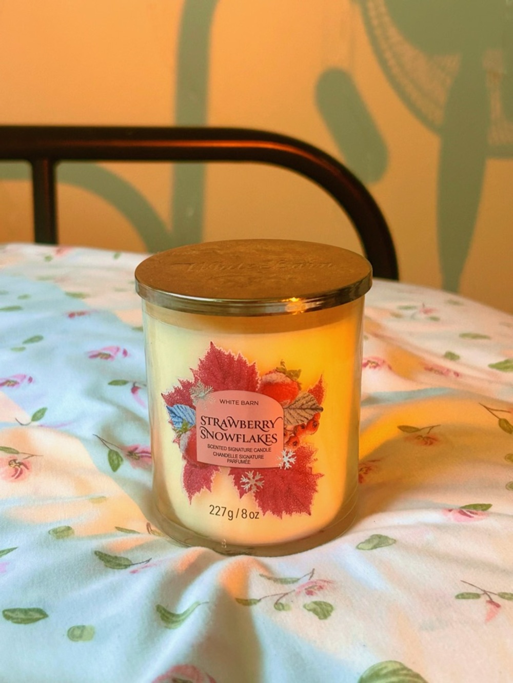 White Barn SEASONAL Bath & Body Works Strawberry Snowflakes Candle 1 Wick